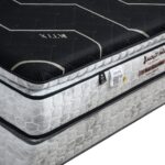 نمای نزدیک از سطح تشک آتیکس مدل الترا پلاس، نمایشگر لایه پد و پارچه ضد حساسیت