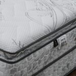 نمای نزدیک تشک الترا پلاس رنگ سفید